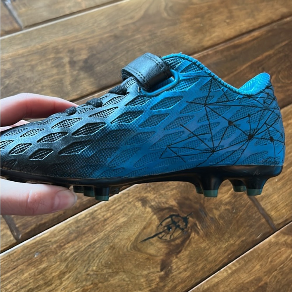 Boys Soccer Cleats size 13